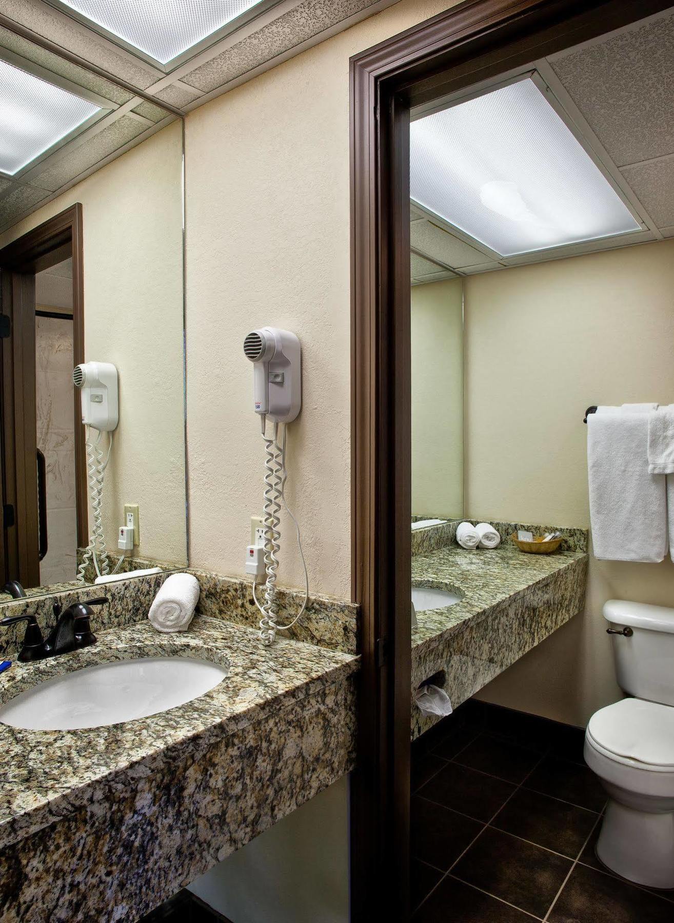 Helendorf River Inn, Suites & Conference Center エクステリア 写真