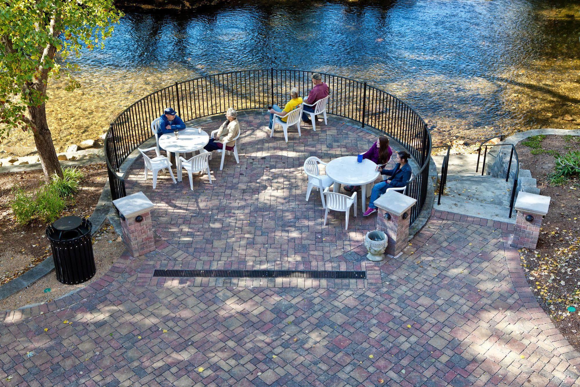 Helendorf River Inn, Suites & Conference Center エクステリア 写真